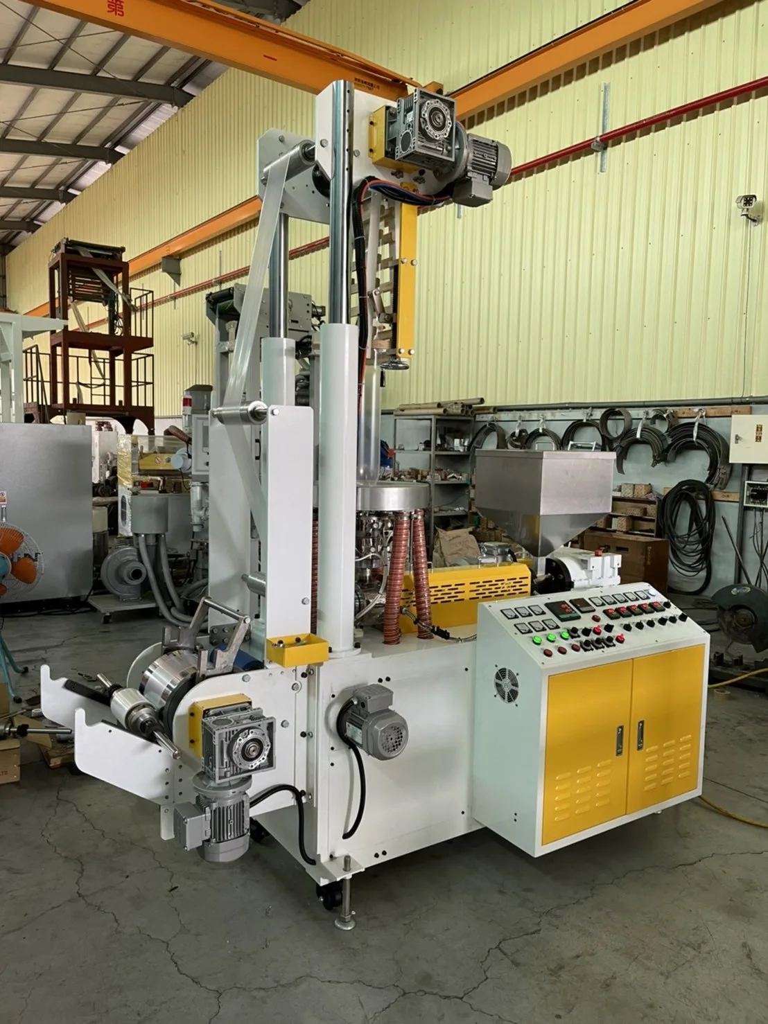 精密マルチ単軸押出機（Multifunction testing machine）の写真